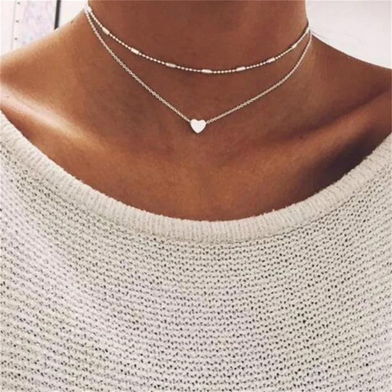Collier chaîne 3 rangs argent, avec pendentif croix pour femme. Bijou tendance et raffiné.