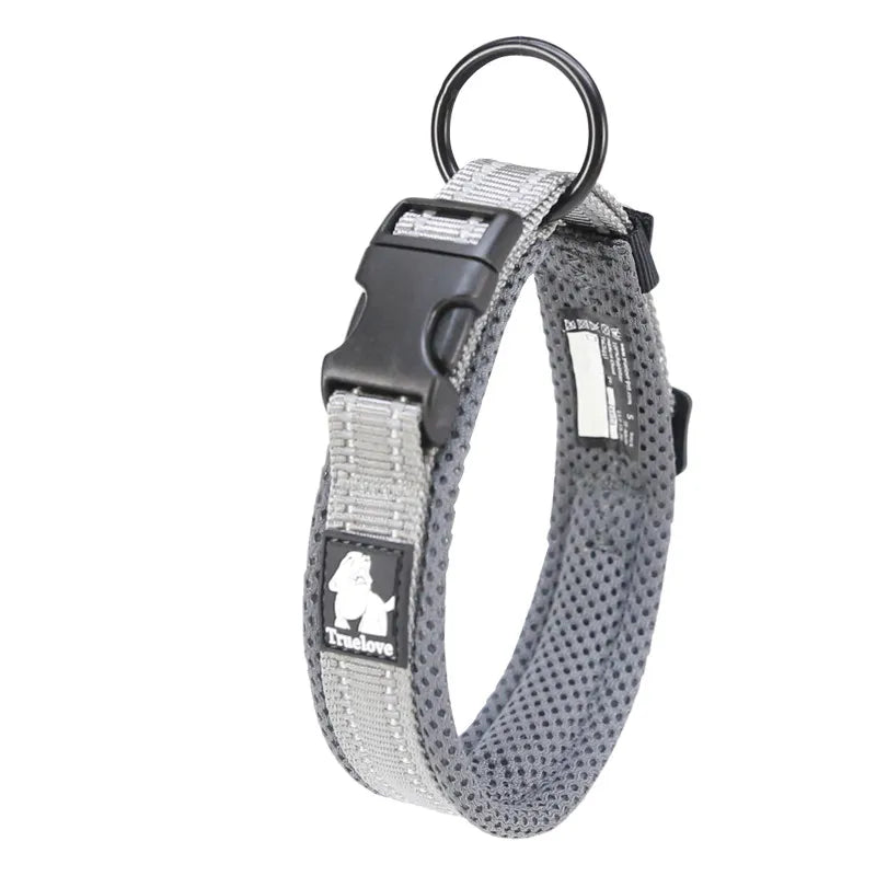 Collier réfléchissant pour chien avec bandes lumineuses, réglable, tissu respirant, idéal pour promenades nocturnes.