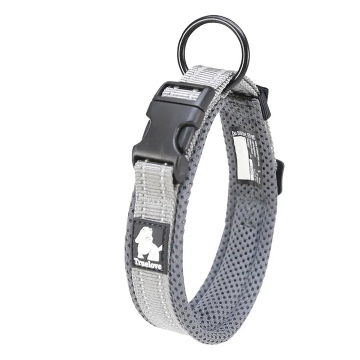 Collier réfléchissant pour chien avec bandes lumineuses, réglable, tissu respirant, idéal pour promenades nocturnes.
