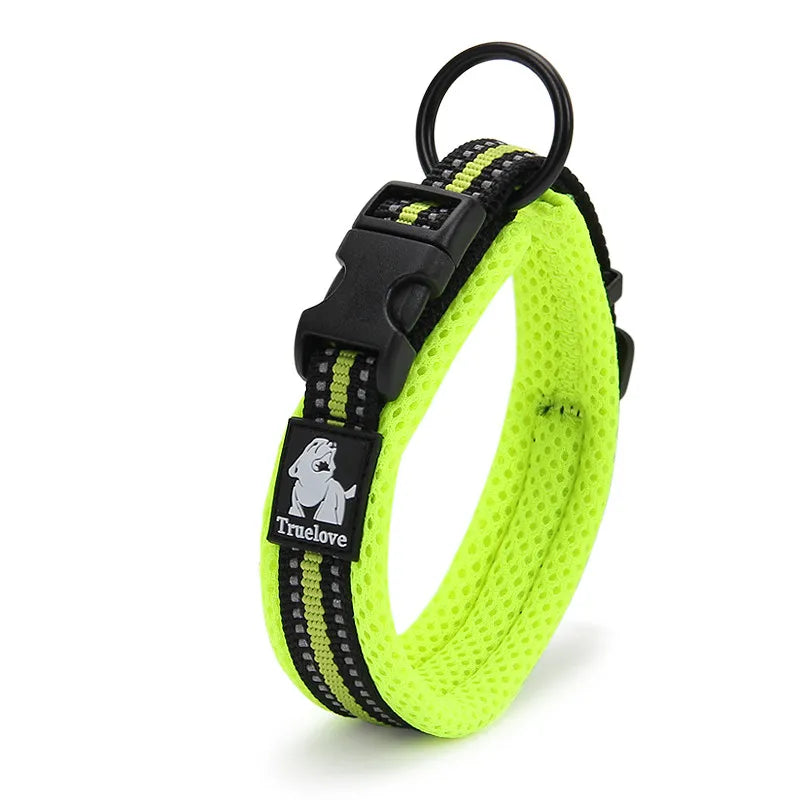 Collier réfléchissant pour chien avec bandes lumineuses, réglable, tissu respirant, idéal pour promenades nocturnes.