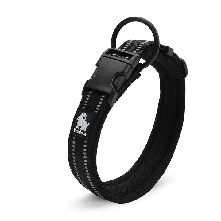 Collier réfléchissant pour chien avec bandes lumineuses, réglable, tissu respirant, idéal pour promenades nocturnes.
