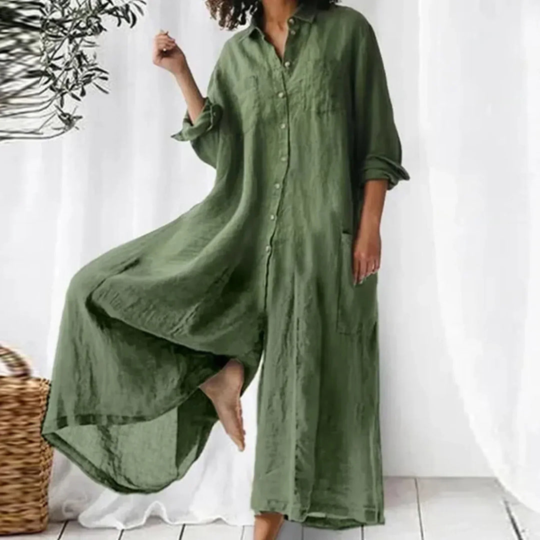 Combinaison ample boutonnée femme, jambes larges. Idéale pour un look décontracté chic et confortable printemps-été.
