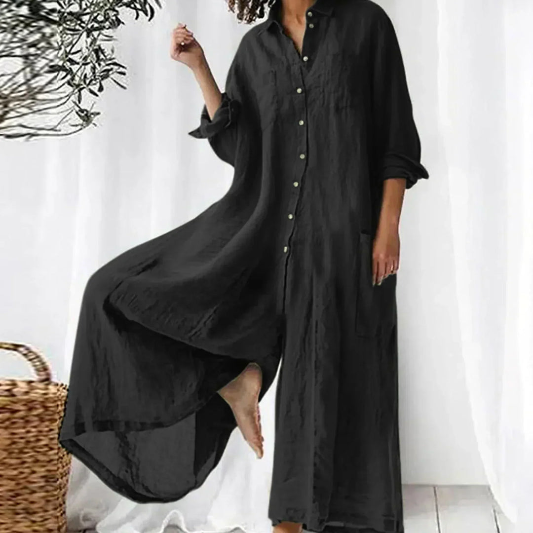 Jumpsuit femme chic et décontractée, jambes larges fluides. Combinaison boutonnée idéale pour été, plage ou ville.