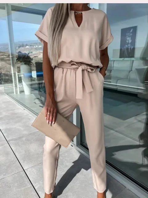 Combinaison femme Ibiza chic et décontractée, style bohème fluide, parfaite pour l'été et toutes occasions.