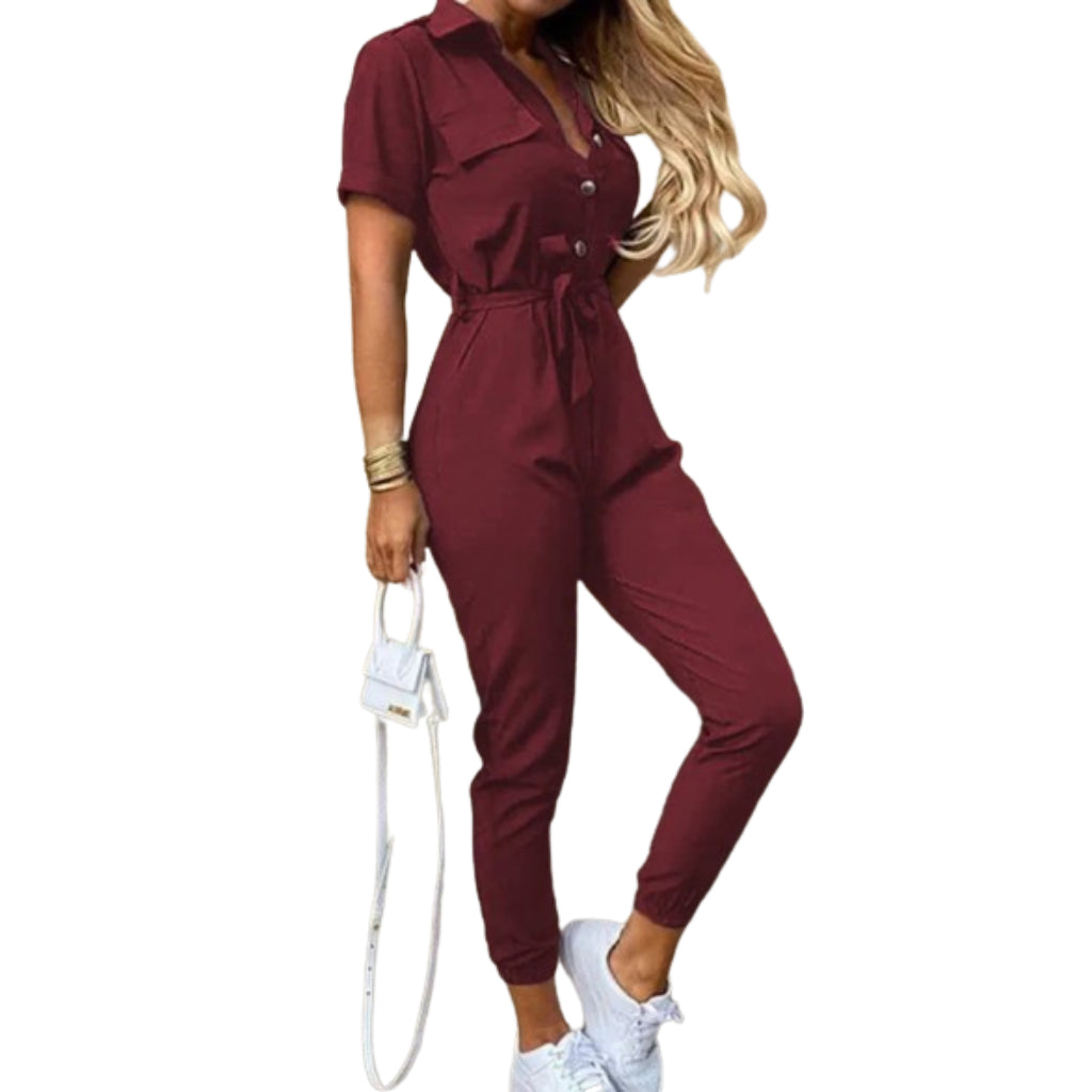 Jumpsuit femme estivale Carlotta, alliant chic et confort pour un look décontracté et tendance en été.