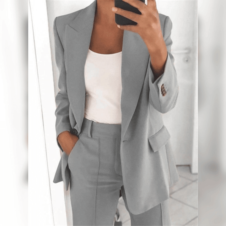 Combinaison élégante taille XL-5XL.  Coupe ajustée, tissu confortable.  Parfait pour le bureau ou les sorties.