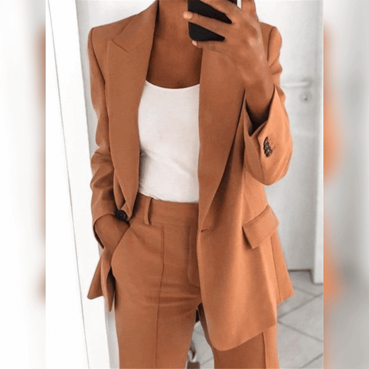 Combinaison élégante taille XL-5XL.  Coupe ajustée, tissu confortable.  Parfait pour le bureau ou les sorties.