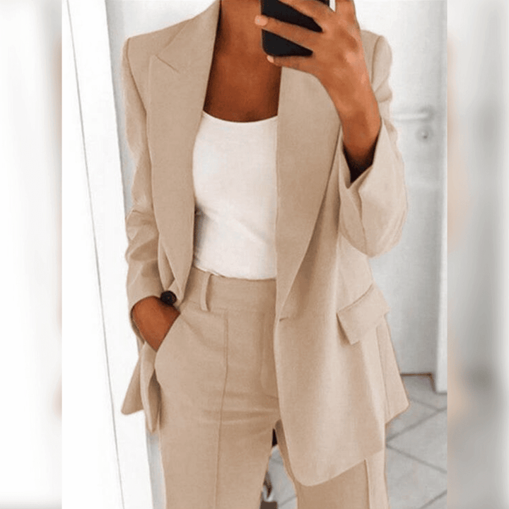 Combinaison élégante taille XL-5XL.  Coupe ajustée, tissu confortable.  Parfait pour le bureau ou les sorties.