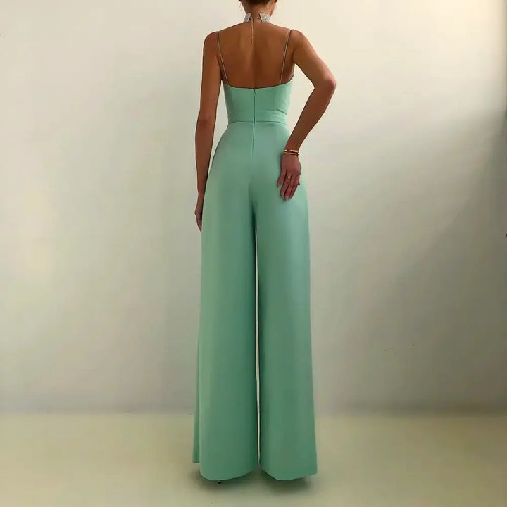 Combinaison estivale fluide, élégante.  Coupe ample, décolleté croisé, taille cintrée.  Parfait pour l'été.