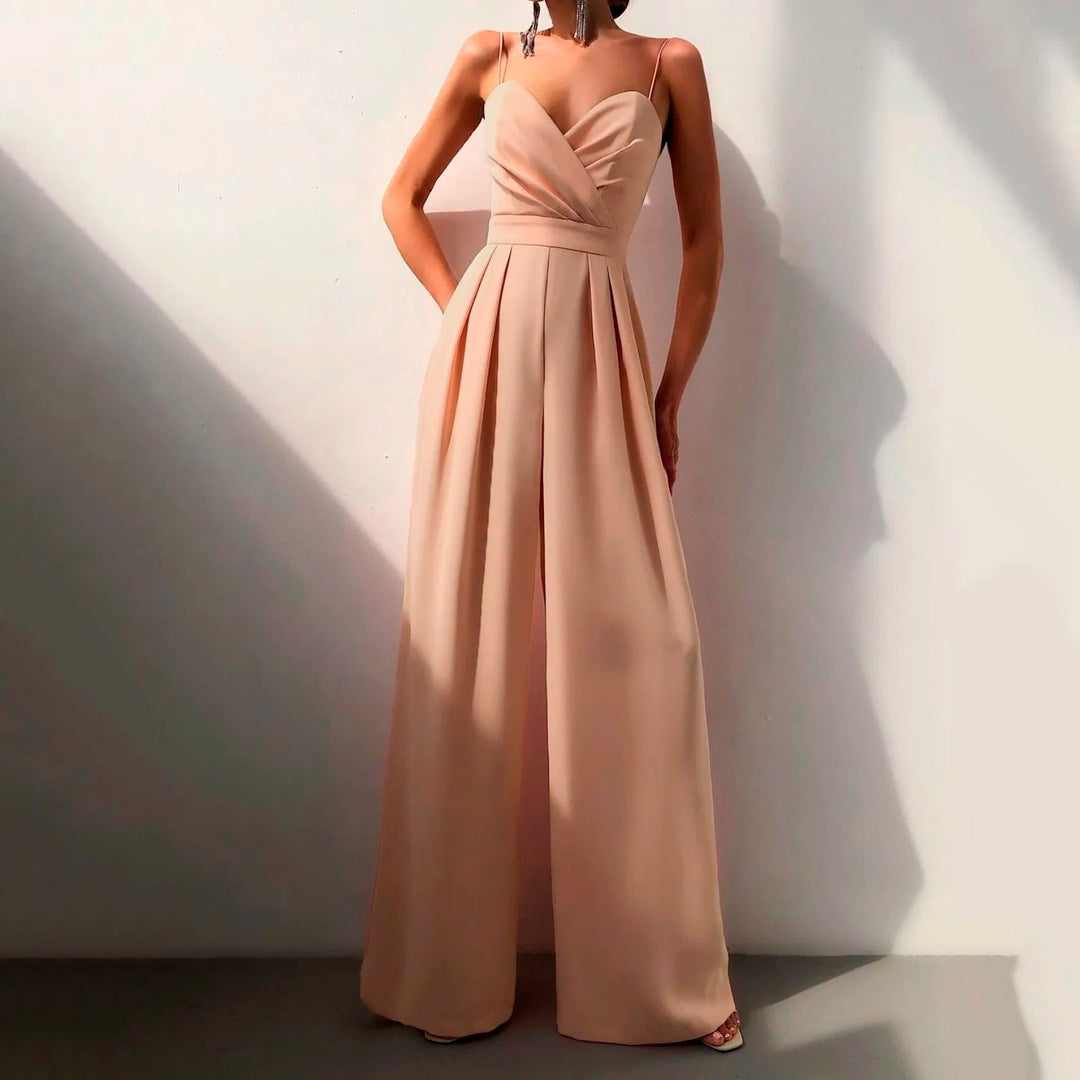 Combinaison estivale fluide, élégante.  Coupe ample, décolleté croisé, taille cintrée.  Parfait pour l'été.