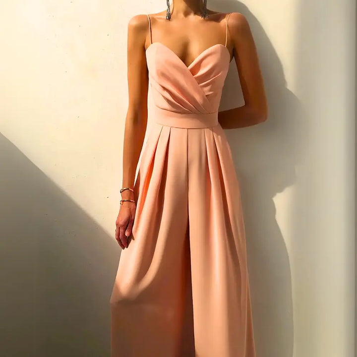 Combinaison estivale fluide, élégante.  Coupe ample, décolleté croisé, taille cintrée.  Parfait pour l'été.