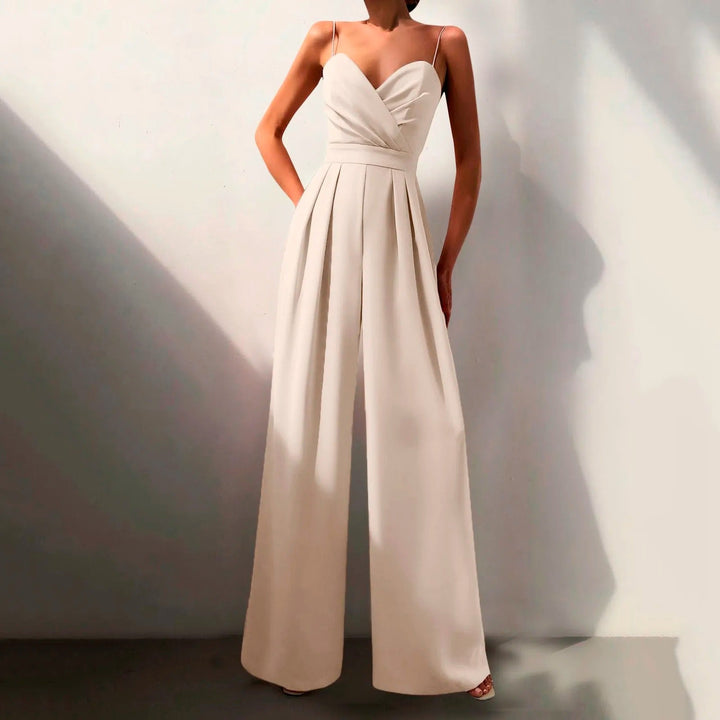 Combinaison estivale fluide, élégante.  Coupe ample, décolleté croisé, taille cintrée.  Parfait pour l'été.