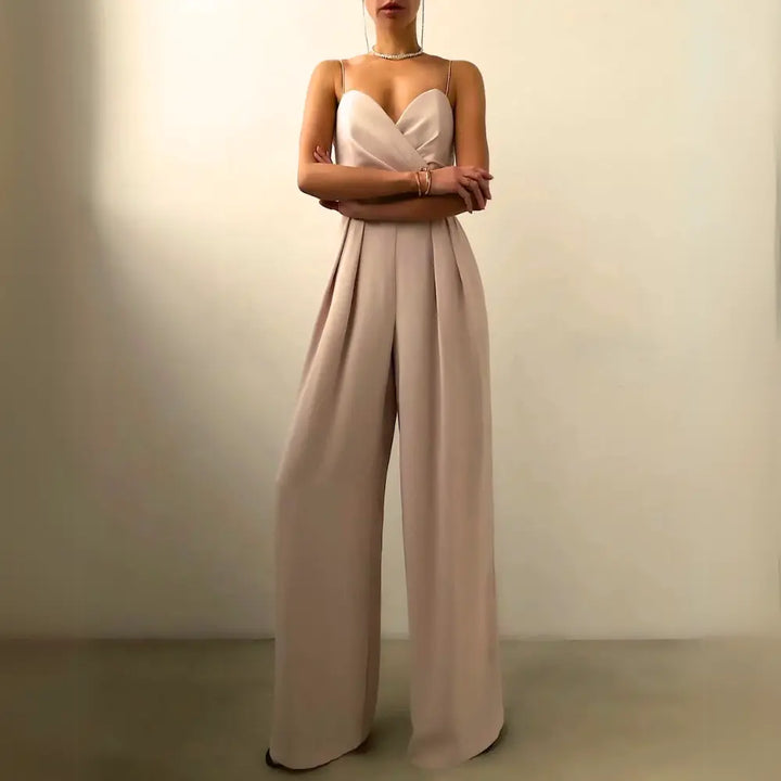 Combinaison estivale fluide, élégante.  Coupe ample, décolleté croisé, taille cintrée.  Parfait pour l'été.