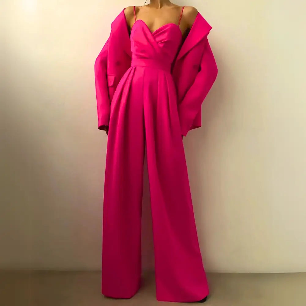 Combinaison estivale fluide, élégante.  Coupe ample, décolleté croisé, taille cintrée.  Parfait pour l'été.