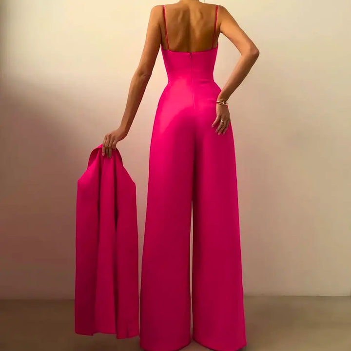Combinaison estivale fluide, élégante.  Coupe ample, décolleté croisé, taille cintrée.  Parfait pour l'été.