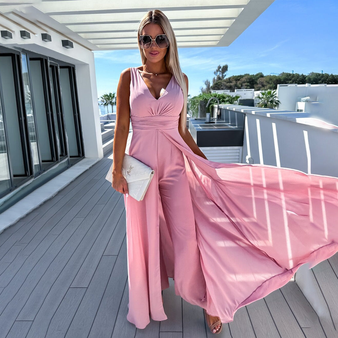 "Combinaison femme chic, noir, taille cintrée, décolleté V, valorise silhouette, élégante et féminine, pour divers événements