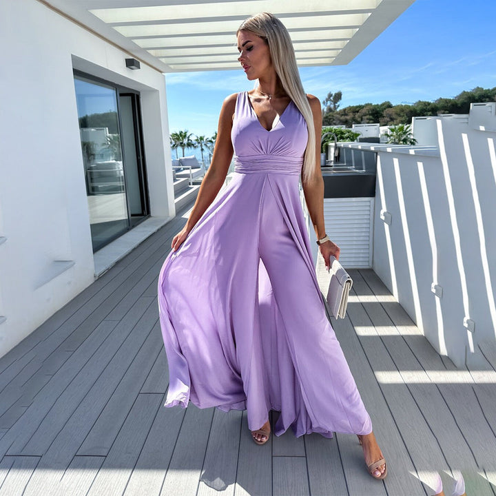 "Combinaison femme chic, noir, taille cintrée, décolleté V, valorise silhouette, élégante et féminine, pour divers événements