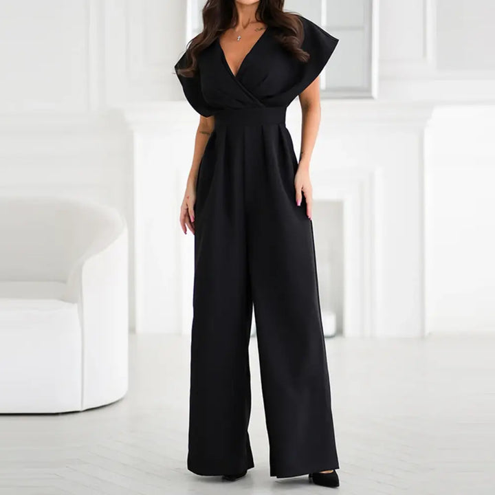 "Combinaison femme élégante large, manches papillon, tissu fluide, couleur sobre, jambes larges, taille cintrée, soirée chic"