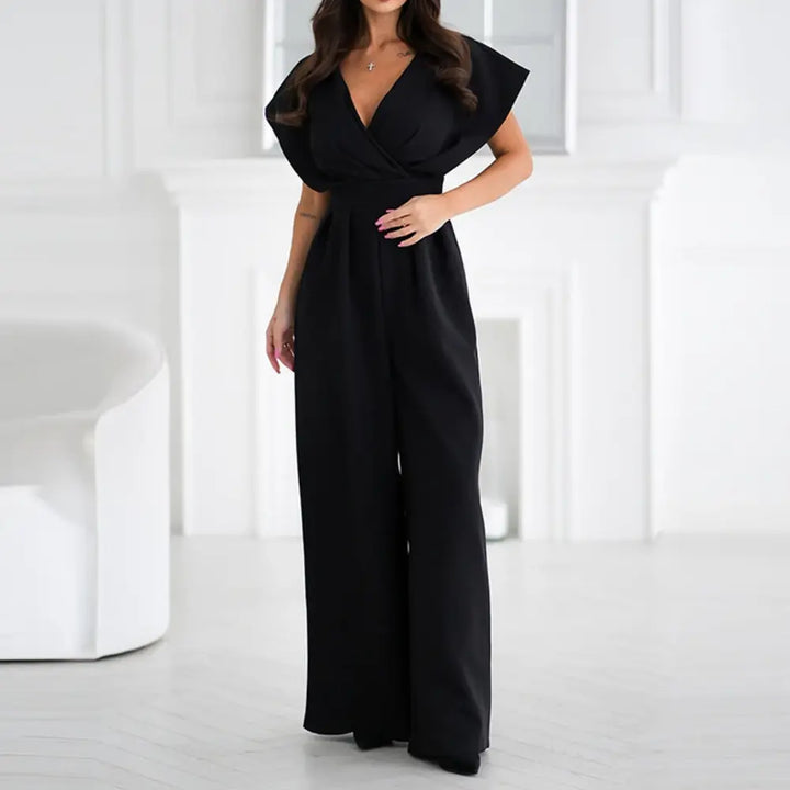 "Combinaison femme élégante large, manches papillon, tissu fluide, couleur sobre, jambes larges, taille cintrée, soirée chic"