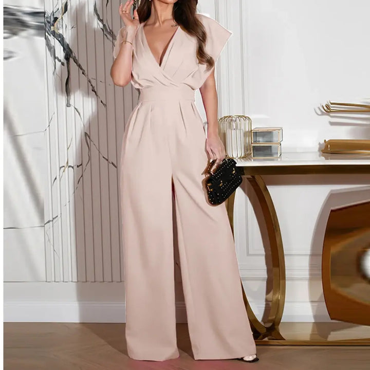 "Combinaison femme élégante large, manches papillon, tissu fluide, couleur sobre, jambes larges, taille cintrée, soirée chic"