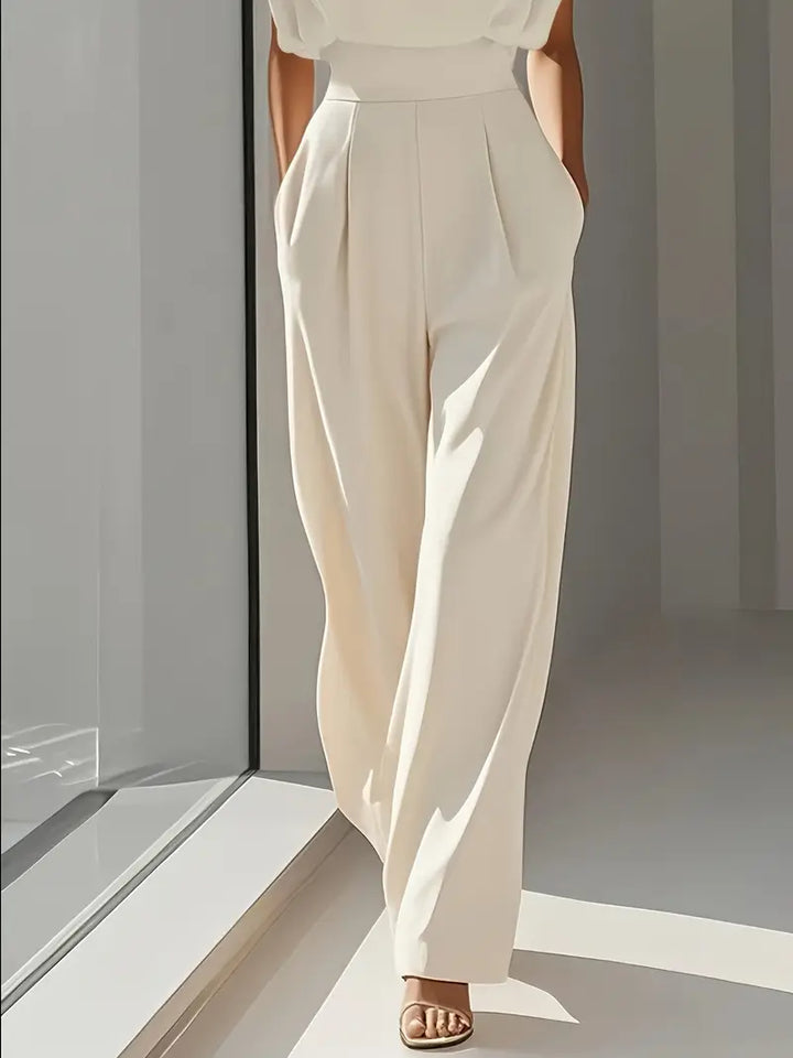 Mode femme: Combinaison beige taille haute, jambes droites, style élégant. Parfaite pour un look tendance et confortable.