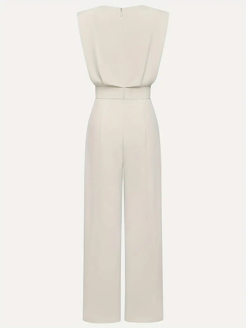 Combinaison élégante femme beige, coupe taille haute et jambes droites. Offre confort et un style raffiné toute la journée.