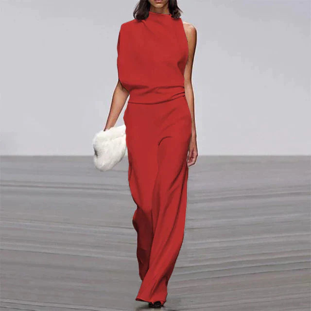 Combinaison chic femme pour soirée spéciale. Design élégant et moderne, met en valeur la silhouette.