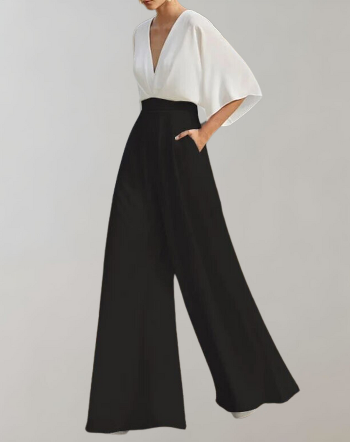 Combinaison femme sophistiquée, décolleté chic et jambes larges pour un look habillé et stylé.