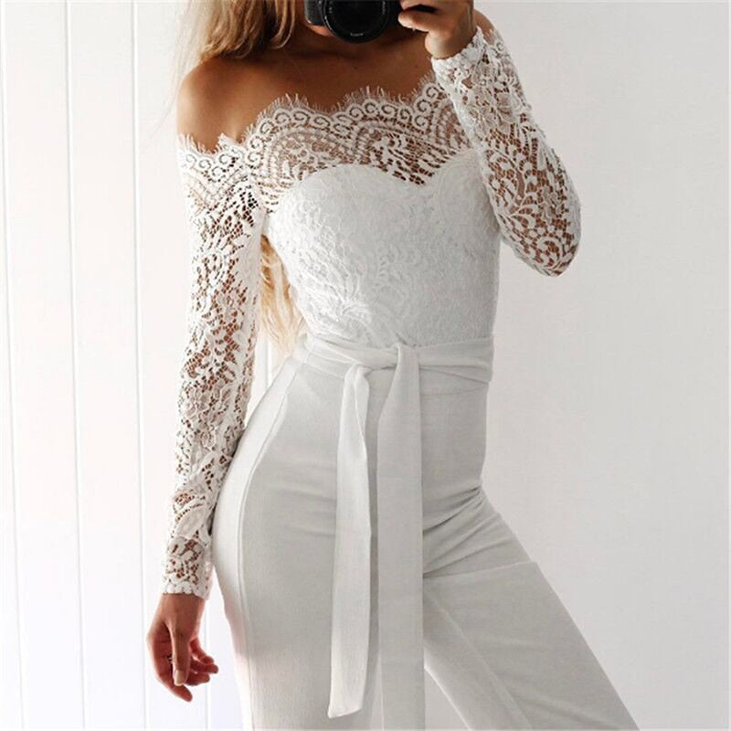 Combinaison femme élégante noire à manches longues, idéale pour soirée chic ou événement spécial.