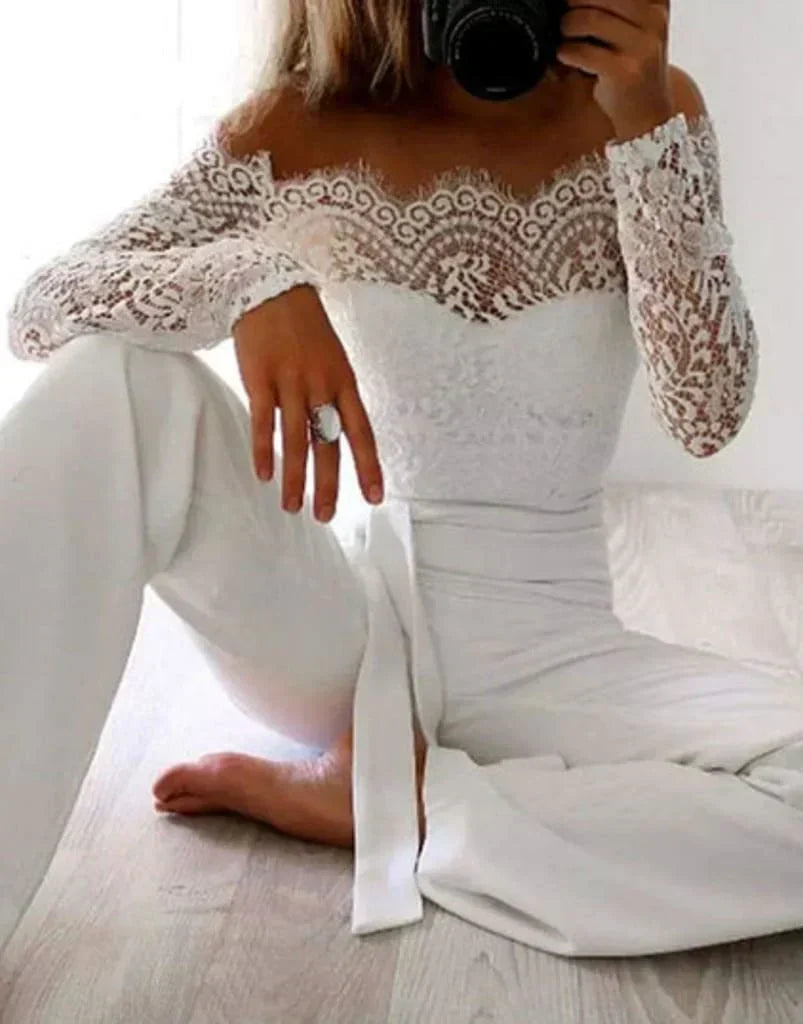 Mode femme: combinaison élégante avec pantalon droit, manches longues. Parfait pour se distinguer.