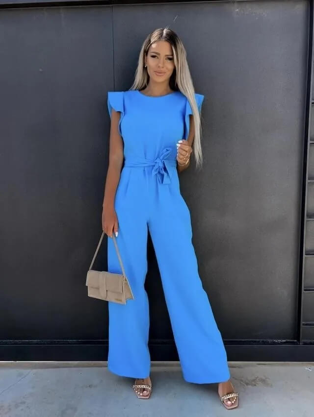 Combinaison fluide, élégante et confortable. Coupe ample, manches volantées, ceinture intégrée. Plusieurs tailles disponibles