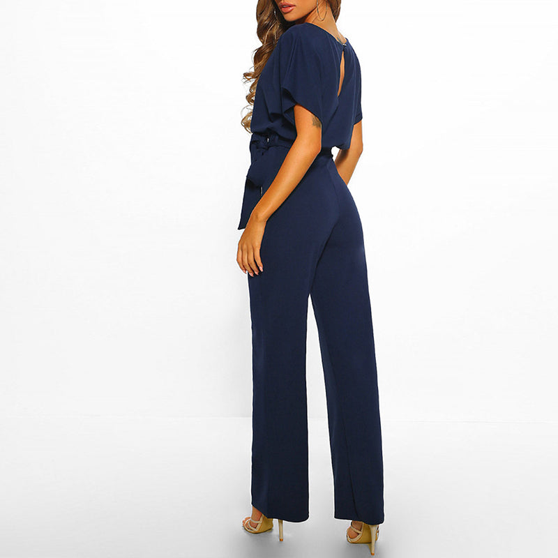 Combinaison soirée femme élégante, jambes larges, taille ajustable. Vêtement femme à coupe flatteuse.