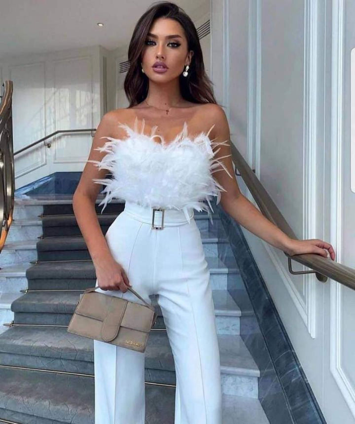 Jumpsuit femme chic avec bustier tube, idéale pour événements ou soirées élégantes et modernes.