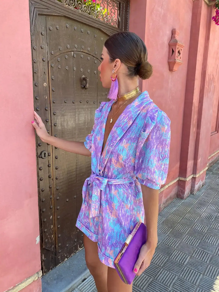 Combishort femme tendance et léger pour l'été, style chic, confortable et décontracté.