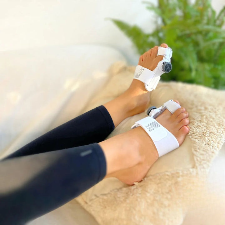 "Correcteur hallux valgus ergonomique, beige, pour redresser et soulager le gros orteil, amélioration visible en 2-3 mois."