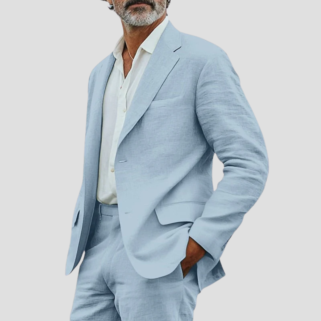 "Costume en lin léger homme, vert sauge, coupe décontractée. Idéal pour un style estival chic et confortable."