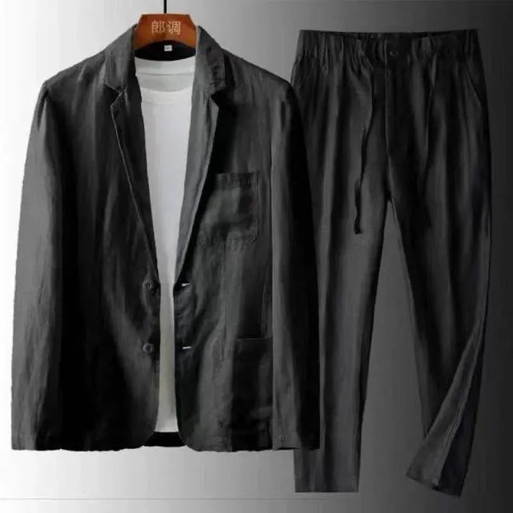 "Costume en lin luxueux pour homme, élégant et intemporel, avec veste et pantalon chic, idéal pour événements formels."