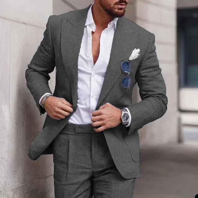 "Costume en lin pour mariages, élégant deux pièces, avec revers raffiné et coupe classique, pour hommes sophistiqués."