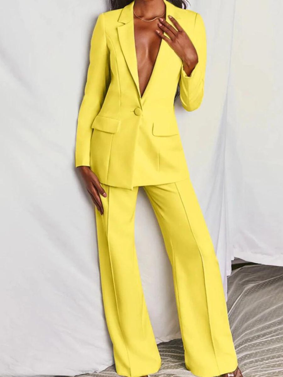 Costume femme automne classique. Ensemble élégant et confortable, parfait pour le bureau ou décontracté chic.