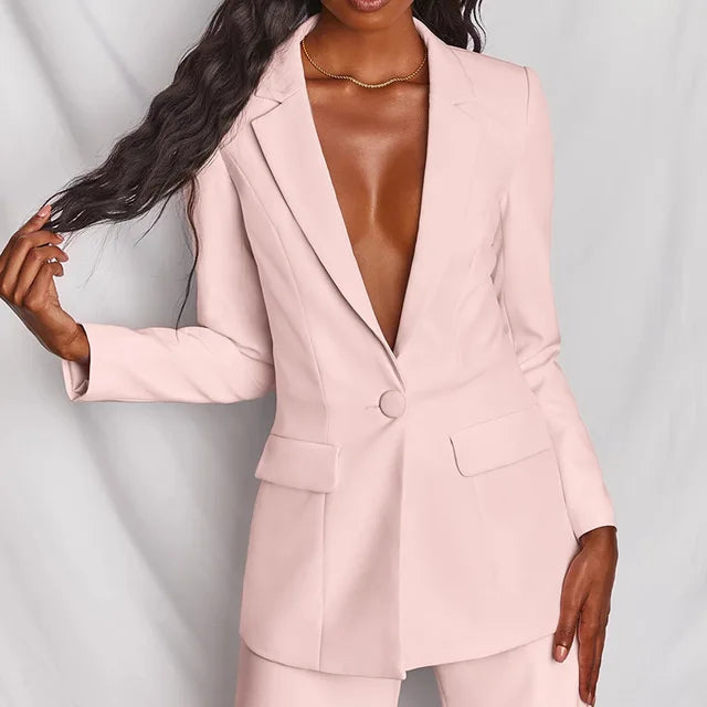 Costume femme élégant : blazer et pantalon taille haute.  Ensemble chic et professionnel.
