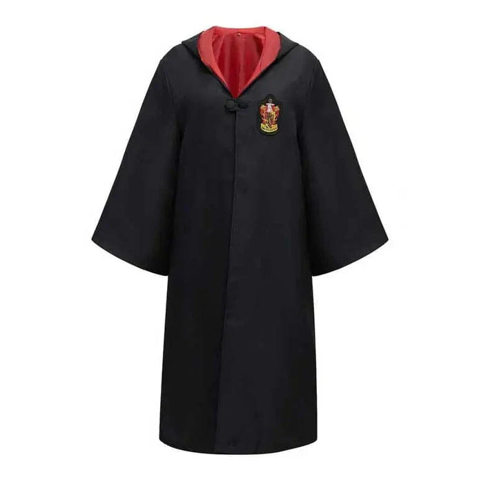 Ensemble déguisement Harry Potter pour enfant, incluant robe de sorcier, écharpe, cravate et baguette. Parfait pour fête.