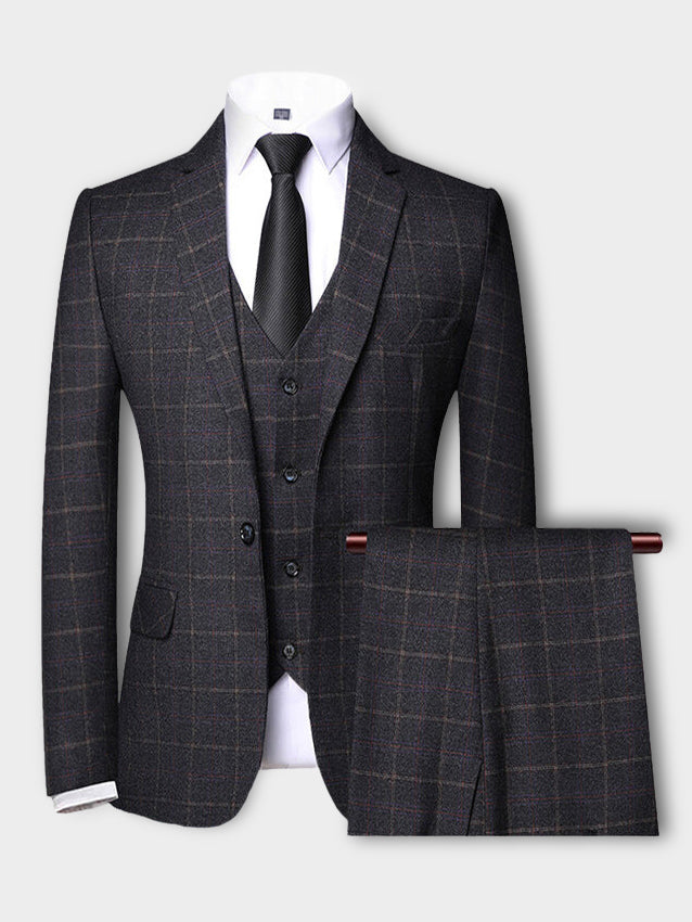 Costume homme 3 pièces, élégant, à carreaux. Veste, gilet & pantalon. Coupe ajustée.