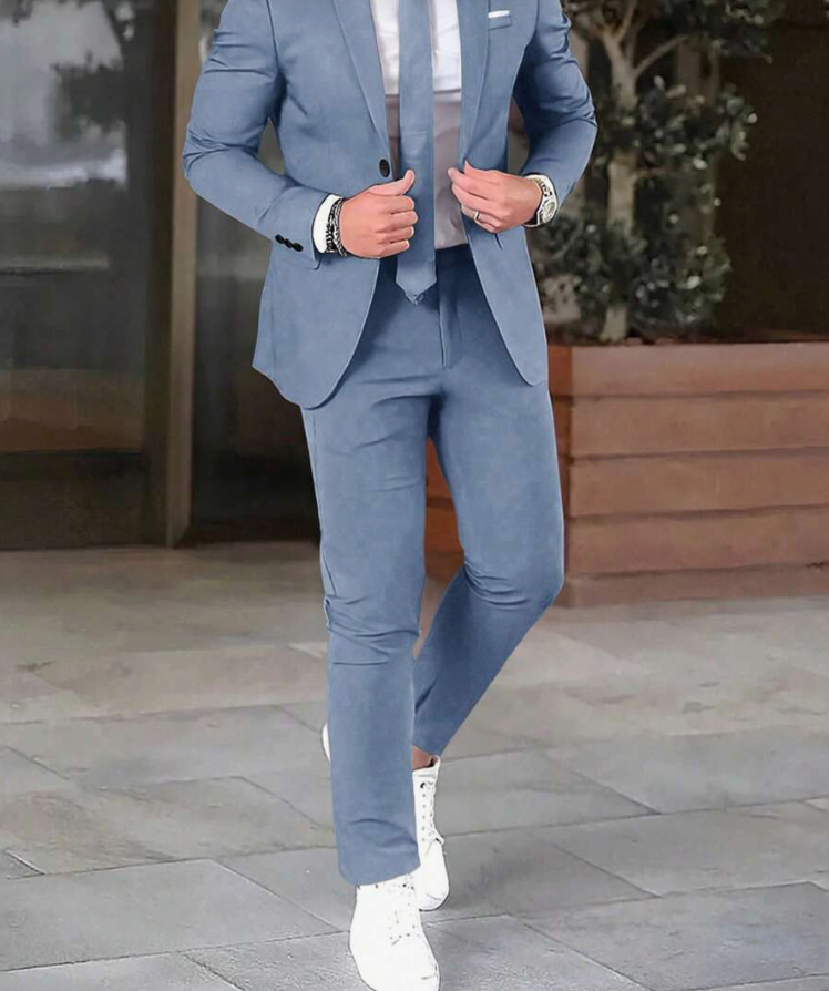 "Costume homme Bastien élégant avec veste structurée et pantalon assorti, idéal pour bureau et événements spéciaux."