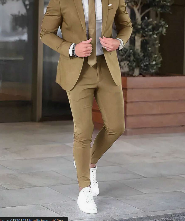 "Costume homme Bastien élégant avec veste structurée et pantalon assorti, idéal pour bureau et événements spéciaux."