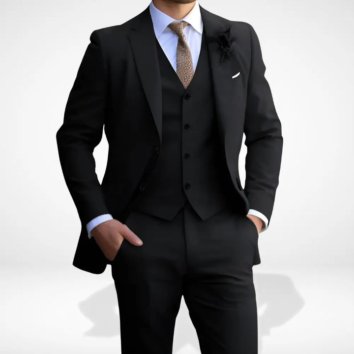 Costume homme trois pièces, coupe ajustée, élégant et confortable.