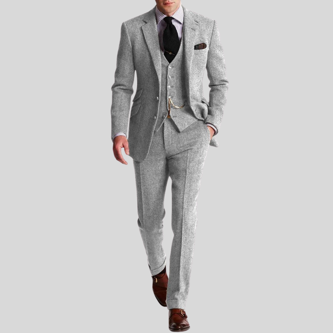 "Costume homme tweed trois pièces, coupe slim, veste, gilet, élégant et raffiné, idéal pour occasions formelles."