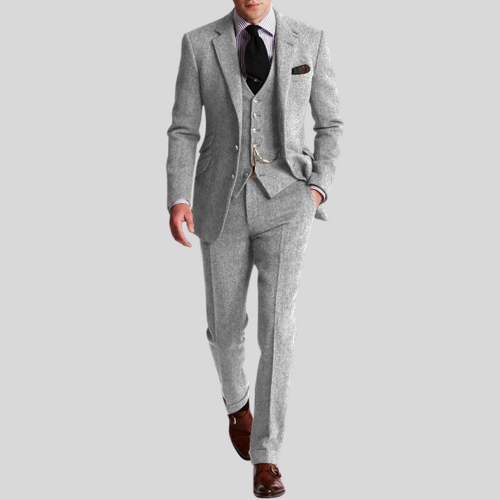"Costume homme tweed trois pièces, coupe slim, veste, gilet, élégant et raffiné, idéal pour occasions formelles."