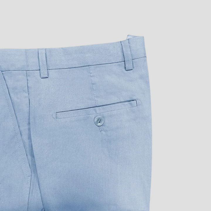 "Costume léger chic homme en lin-coton, tissu respirant, blazer deux boutons, pantalon fuselé élégant pour l'été."