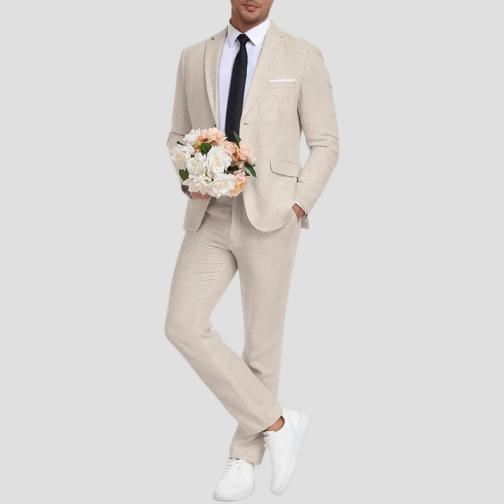 "Costume léger chic homme en lin-coton, tissu respirant, blazer deux boutons, pantalon fuselé élégant pour l'été."