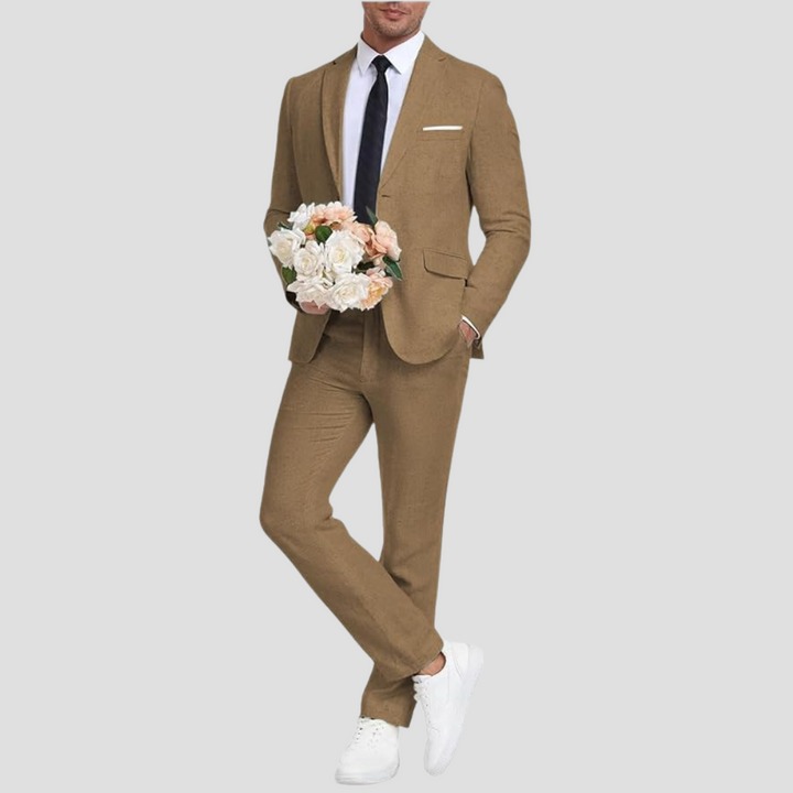 "Costume léger chic homme en lin-coton, tissu respirant, blazer deux boutons, pantalon fuselé élégant pour l'été."